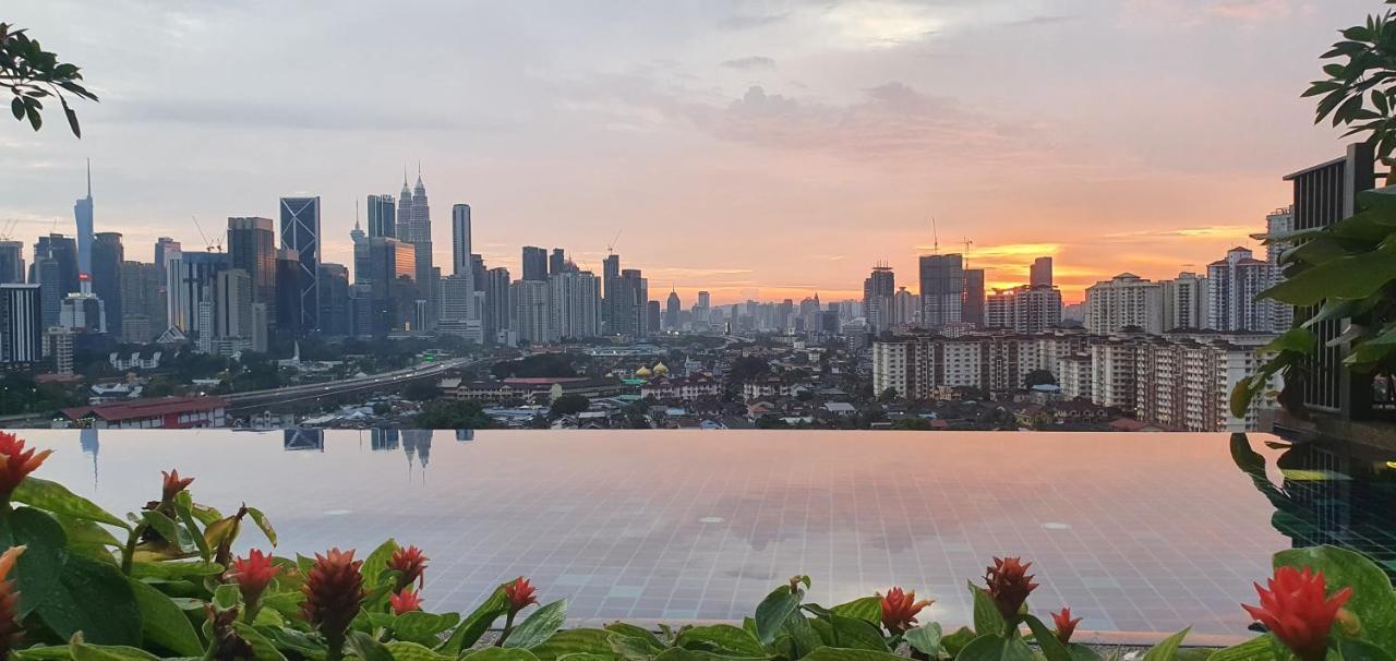 Studio Near Klcc And Lrt With Superb View Kuala Lumpur Buitenkant foto