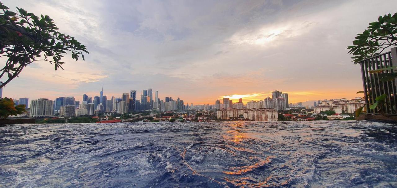 Studio Near Klcc And Lrt With Superb View Kuala Lumpur Buitenkant foto